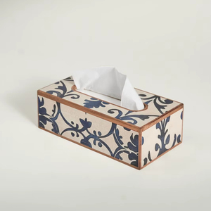 Boîte à mouchoirs en bois de style rustique avec vernis en détresse parfait pour les intérieurs de maison vintage et rétro de ferme - Product Image 1