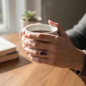 Bague solitaire en moissanite de forme hexagonale en saphir bleu personnalisé, or massif 14 carats, cadeau de mariage romantique pour femmes - Product Image 3