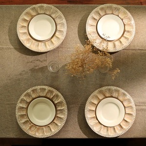 Plato de Madera Decorativo de 13 Pulgadas, Hecho a Mano con Diseño de Pétalos Blanqueados - Product Image 6