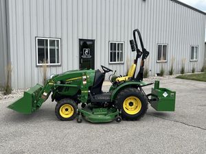 Nouveaux tracteurs utilitaires compacts John Deere 1025R 2025 à vendre avec tondeuse, chargeur et pelle rétrocaveuse 60 pouces 21,5-75 CV Fabriqués aux États-Unis à bas prix - Product Image 5