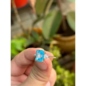 แหวนทองคำขาว 14k ทำมือ ประดับพลอยบลูโทแพซทรงเหลี่ยมมรกต สำหรับงานหมั้น เครื่องประดับชั้นดี พร้อมพลอยธรรมชาติ - Product Image 3