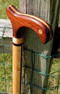 Prix ASSISTANCE Canne en bois réglable avec nœuds multiples Bâton de marche en bois solide pour les aînés par Standard International - Product Image 5