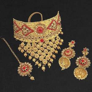 Collier ras du cou en pierre autrichienne plaqué or Kriaa serti de bijoux de mode Maang Tikka 1113634 - Product Image 1