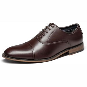Conjunto de zapatos de cuero marrón para hombre, con cuero de calidad y un atractivo intemporal, zapatos para hombre elaborados con elegancia y durabilidad. - Product Image 5
