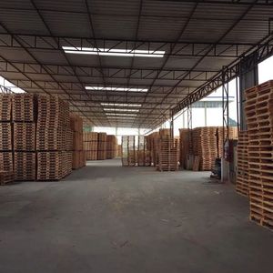 Euro Single Faced 4-Way Entry Industrial Wooden Pallet 17kg 2.0T Dynamic Load Capacity Warehouse Use Model 82642 Wood Pallet - Product Image 4