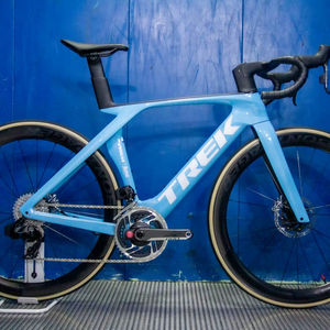 Bicicleta de Carretera de Carbono TREKK MADONES SLR 9 AXS Gen 8 2025, 100% Auténtica, Recién Llegada, Color Rojo, 1 Año de Garantía - Product Image 1