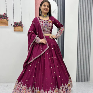 Impresionante tradicional Color granate Pure Vichitra Silk Lehenga Choli con trabajo de bordado pesado para Navratri y ropa festiva - Product Image 1