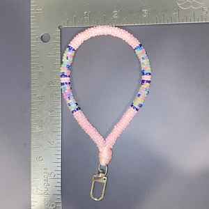 Porte-clés fait main avec perles en bois et anneau en acier inoxydable | Porte-clés coloré en perles de bois et acier inoxydable | VRNQ - Product Image 2