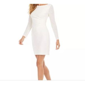 Abito da sera elegante grigio con paillettes e colletto a fiocco, modello tubino, lavorato all'uncinetto, di lusso, taglie XS e 12, da donna, firmato Vince Camuto - Product Image 2