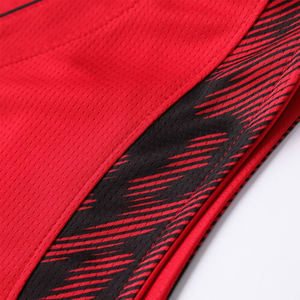 Ensemble d'uniformes de basket-ball personnalisables fabriqués au Pakistan Chemise d'équipe respirante et short de sublimation avec des couleurs personnalisées - Product Image 3