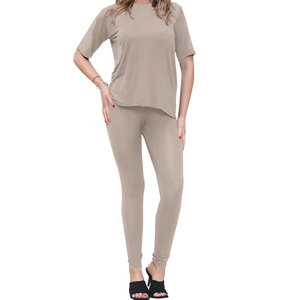 ชุดเสื้อยืดและกางเกงเลกกิ้งสำหรับผู้หญิงแห้งเร็วระบายอากาศลายพื้นปรับแต่งโลโก้ได้ตามต้องการ - Product Image 2
