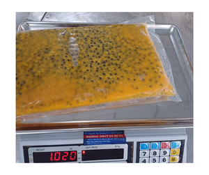 Approvisionnement en vrac Pulpe de fruit de la passion congelée Norme d'exportation du Vietnam Vente en gros d'usine OEM Purée de graines ou sans pépins Acheteurs au meilleur prix - Product Image 4