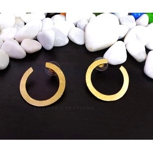 Pendientes de Aro Clásicos Unisex de Latón Chapado en Oro Hechos a Mano por Soumya Creation, de Rajasthan, para Fiestas - Product Image 2