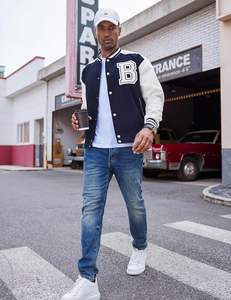 Ropa de calle Varsity Jacket Logotipo bordado personalizado Lana y cuero PU Bomber College Baseball Style Prendas de abrigo - Product Image 1