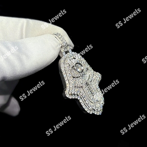 Collar con Colgante de Mano de Hamsa con Moissanita de Corte Brillante, Unisex, en Plata 925 con Baño de Rodio, Estilo Cristiano - Product Image 4