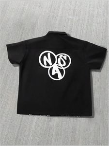 Chemise streetwear oversize noire avec fermeture éclair graphique flamme tendance pour hommes col imprimé design personnalisé de haute qualité 2025 - Product Image 2