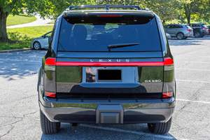 SUV tout-terrain de luxe pleine grandeur d'occasion 2024, 4x4 haut de gamme avec suspension avancée et pack confort haut de gamme - Product Image 5