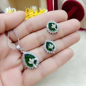 ชุดจี้เพชรเพอร์ไมอุนทรงรีเพชรแบบอเมริกันที่สวยงามเครื่องประดับงานปาร์ตี้ทำมือดีไซน์พรีเมี่ยมสินค้าจำนวนมาก - Product Image 1