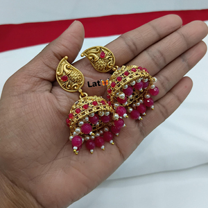 Boucles d'oreilles Jhumki de créateur à finition dorée ornées de pierres Pota et de perles Bijoux de fête et de mariée - Product Image 1