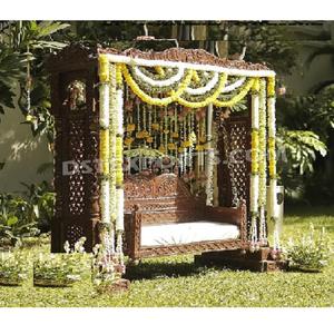 Columpio DE BODA indio de tendencia para función Haldi Columpio de madera lujoso para bodas Tema al aire libre Columpio DE BODA tallado pesado - Product Image 1