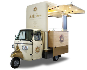 Camion de restauration électrique mobile à trois roues en acier inoxydable résistant à la rouille, remorque de cuisine de rue avec garantie de 3 ans - Product Image 1