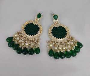 PENDIENTES TRADICIONALES Y DE MODA INDIOS KUNDAN CHAPADO EN ORO CON PENDIENTES DE PERLAS Y PENDIENTES DE BOLLYWOOD PARA MUJERES Y NIÑAS - Product Image 2