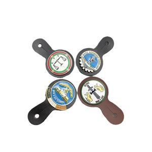 Insignia de Seguridad Metálica con Logotipo Personalizado y Revestimiento de Cuero PU - Product Image 5