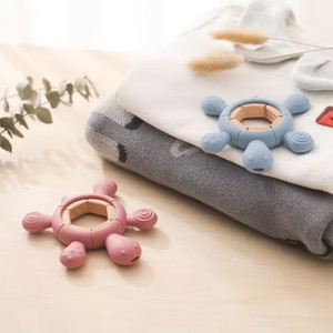 <span class=keywords><strong>Anneau</strong></span> <span class=keywords><strong>de</strong></span> <span class=keywords><strong>dentition</strong></span> en bois <span class=keywords><strong>de</strong></span> silicone à mâcher pour bébé <span class=keywords><strong>tortue</strong></span> <span class=keywords><strong>de</strong></span> dessin animé en gros - Product Image 3