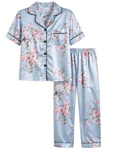 Ensemble de pyjama en satin de soie bleu ciel à fleurs personnalisé par le fabricant pour femmes, boutonné, manches courtes, vêtements de nuit luxueux et doux - Product Image 1