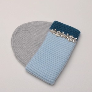 Gorro de Invierno de Lujo Suave con Logotipo Personalizado, Gorro de Punto Acrílico de Color Caramelo al por Mayor de Fábrica para Mujer, para Playa y Negocios - Product Image 4