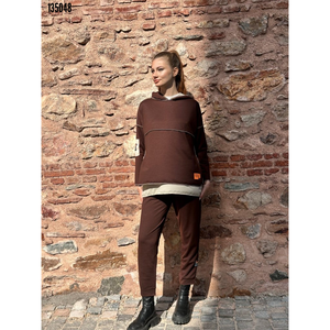 Ensemble deux pièces à capuche pour femme, couleur café, avec détail de liseré, emblème et effet de surpiqûre inversée, 38262 - Café - Product Image 1