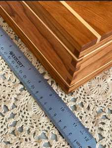 Distributeur de mouchoirs en bois fabriqués à la main - Product Image 6