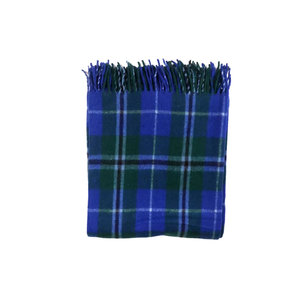 Manta azul marino Douglas de calidad superior, mezcla de comodidad y estilo - Product Image 1