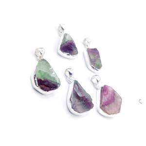 Pendentif en pierres précieuses de fluorite brute Collier de pierres précieuses multicolores en argent sterling Bijoux en fluorite brute pour mariage et fête - Product Image 1