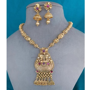 Ensemble de boucles d'oreilles et collier Kundan de haute qualité en plaqué or pour femmes, cadeau de fiançailles de mariage traditionnel - Product Image 1