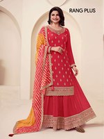 Actrice de Bollywood porte un salwar kameez traditionnel semi-couturié en soie banarasi avec broderie multi-fils, style fantaisie.