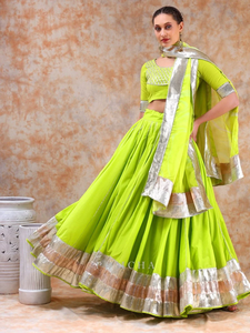 Lehenga Choli Verde Lima, Corte Ajustado con Borde Plateado y Dupatta a Juego, Elegante Ropa Étnica India para Bodas y Fiestas - Product Image 6
