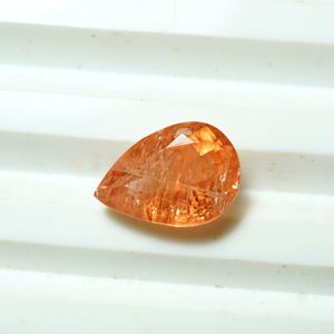 Piedra preciosa con forma de pera facetada naranja de topacio imperial natural para la fabricación de joyas - Product Image 3