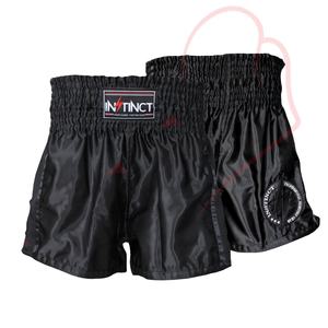 Pantalones Cortos Deportivos de Muay Thai de Alta Calidad, 100% Poliéster, Hechos a Medida con Diseño Sólido y Cintura Media - Product Image 1