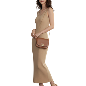 ชุดเดรสไหมพรมรัดรูปทรงเข้ารูปสำหรับผู้หญิง แขนกุด สไตล์คลาสสิก สีดำ  แบบสลิมฟิต  รับผลิตแบบ OEM ODM จากโรงงานเสื้อผ้าผู้หญิง - Product Image 1