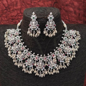 Bijoux de temple Oxydé Argent Plaqué Laxmi Design Fantaisie Style Guttapusalu Design Collier Court Ensemble - Product Image 1
