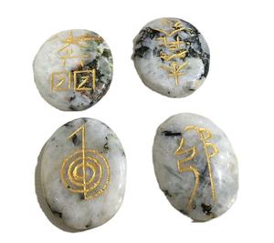Piedra preciosa espiritual Arco Iris piedra lunar grabado Reiki conjunto ágata piedra conjunto para la curación al por mayor en Amayra Crystal Exports India - Product Image 1