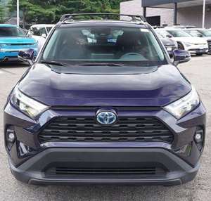 Faible kilométrage 2023 T o o t a R A V -4 Hybrid XLE Premium AWD avec siège en cuir Démarrage à distance Bluetooth XLE Package Toit ouvrant - Product Image 1