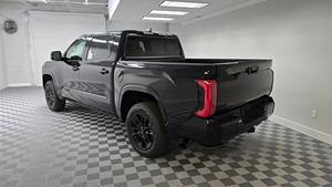 Toyota Tundra 1794 Edición Limitada 2024 con potente motor híbrido i-FORCE MAX y suspensión FOX mejorada - Product Image 3