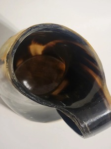 Taza de cuerno vikingo para beber, regalo de jarra tallada de lobo para Koi, tu amigo y el día de tu padre Chrism Gif. - Product Image 4