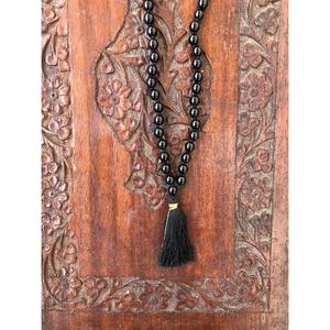 สร้อยคอหินอัญมณีมาลาสีดำแบบถักด้วยมือ108 JAP Mala มีพู่สำหรับทำสมาธิและเป็นของที่ระลึกในการสวดมนต์ทางจิตวิญญาณ - Product Image 3