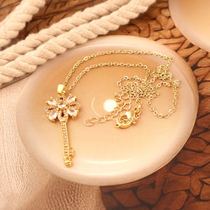 Vente en gros de collier à pendentif en quartz blanc en cristal pour femmes porte-clés en laiton massif Zircon croix mode pendentif chaîne à maillons - Product Image 3