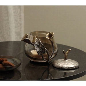 Frasco Decorativo de Vidrio Ahumado para Alimentos con Detalles Florales Metálicos y Asa de Rama, Elegante Contenedor de Almacenamiento para Regalo - Product Image 3