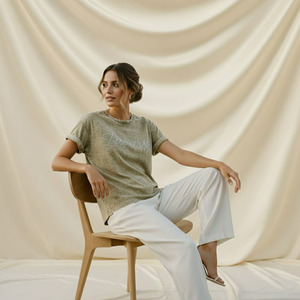 Camisetas Personalizadas al por Mayor de Algodón y Elastano con Transferencia Térmica de Pedrería para Cumpleaños de Reina - Product Image 5