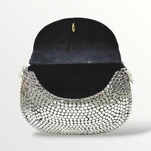 Sac à main pour femme en métal perlé de qualité supérieure, couleur argent attrayante, design moderne et solide - Product Image 2